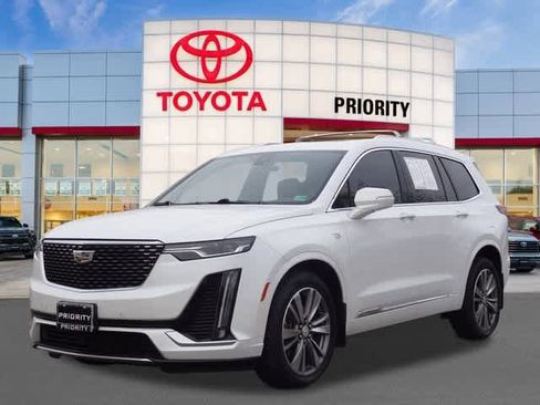 Used 2021 Cadillac XT6 Premium Luxury image 1