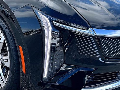 Used 2025 Cadillac Escalade IQ Luxury 2 w/ LPO, Premium Carpet Package AWD/4WD image 31