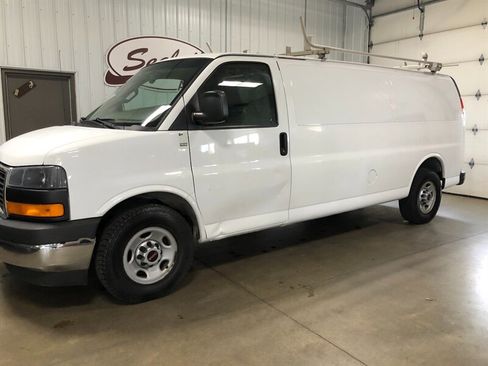 Used 2017 GMC Savana 2500 Extended image 2