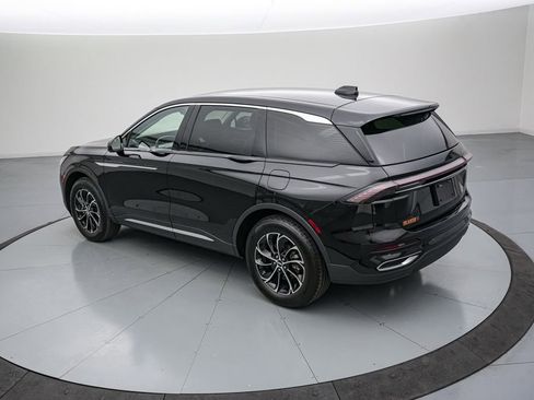 Used 2025 Lincoln Nautilus Premier AWD/4WD image 7