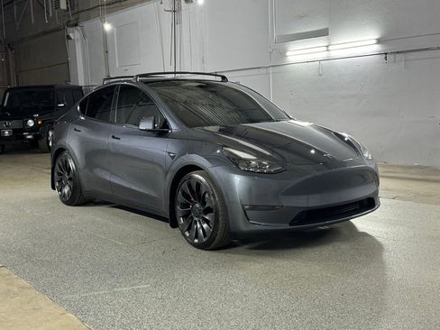 Used 2023 Tesla Model Y Performance image 3