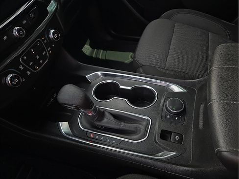 Used 2022 Chevrolet Traverse LT FWD image 21