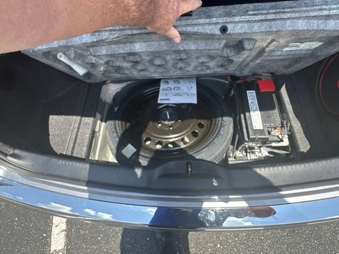 Used 2014 Chrysler 300 w/ Driver Convenience Group RWD image 8