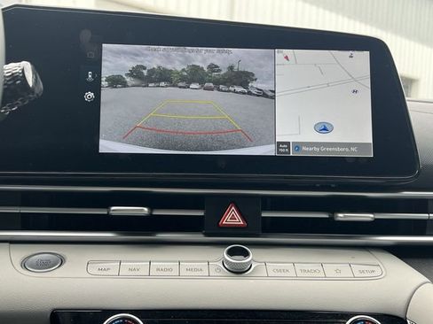 Certified 2025 Hyundai Elantra Limited FWD image 11