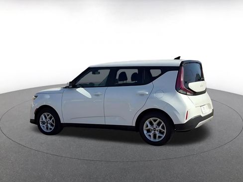 Used 2025 Kia Soul LX w/ LX Technology Package image 10