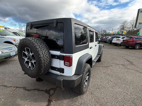 Used 2012 Jeep Wrangler Unlimited Rubicon w/ Connectivity Group image 4