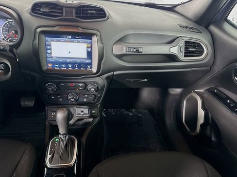 Used 2021 Jeep Renegade Latitude image 28