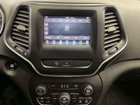 Used 2020 Jeep Cherokee Latitude Plus w/ Cold Weather Group image 24