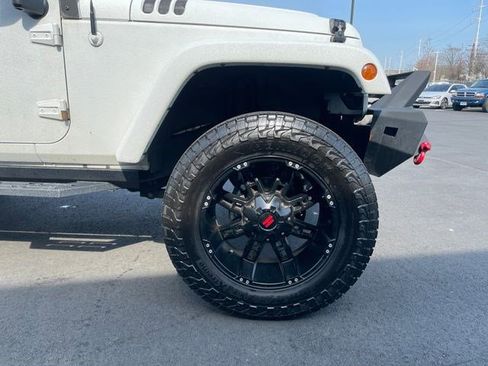 Used 2017 Jeep Wrangler Unlimited Sahara w/ Dual Top Group AWD/4WD image 7
