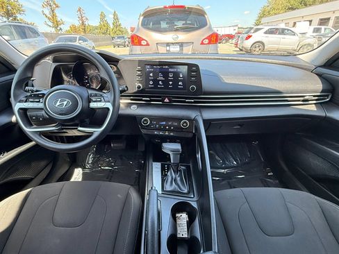Used 2021 Hyundai Elantra SEL FWD image 3