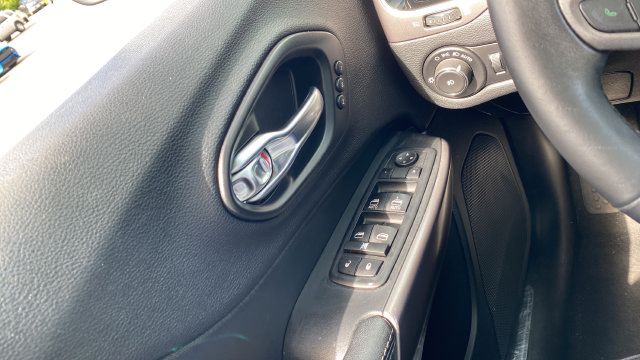 Used 2019 Jeep Cherokee Limited AWD/4WD image 22
