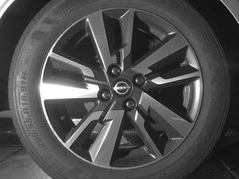 Used 2025 Nissan Versa SV FWD image 18