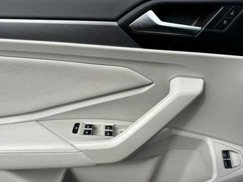 Used 2023 Volkswagen Jetta SE w/ Panoramic Sunroof Package image 10