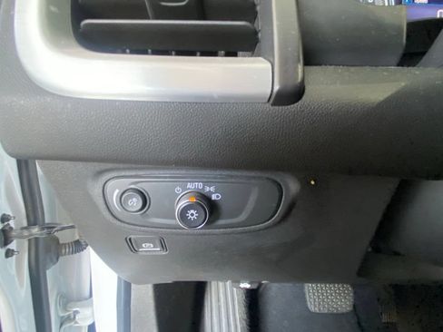 Used 2023 GMC Terrain SLE FWD image 12