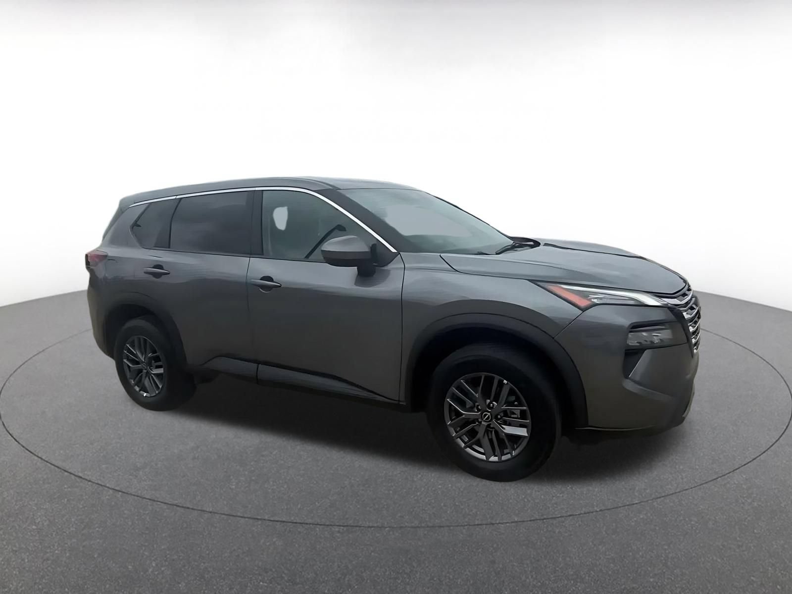 Used 2026 Nissan Rogue SV AWD/4WD image 2