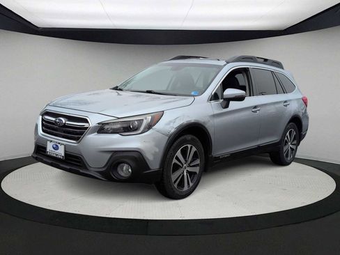 Used 2018 Subaru Outback 2.5i Limited image 4