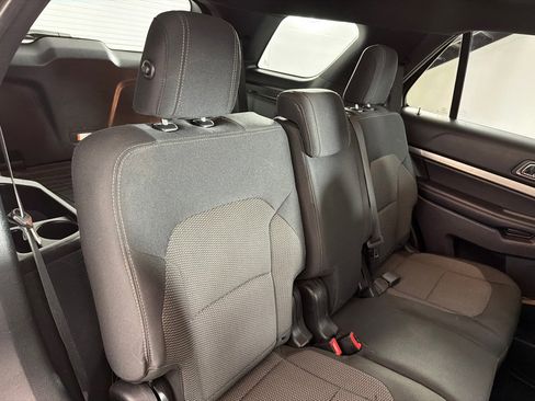 Used 2018 Ford Explorer XLT FWD image 21