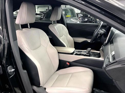 Used 2023 Lexus RX 350 Premium w/ Accessory Package (Z1) FWD image 8