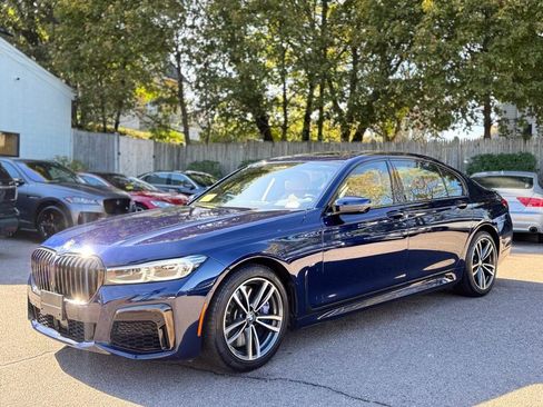 Used 2022 BMW 750i xDrive w/ M Sport Package image 2