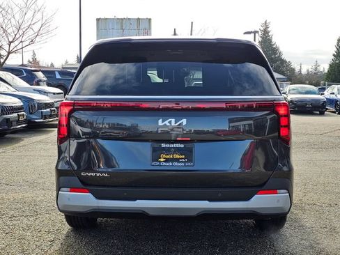 New 2026 Kia Carnival FWD image 4