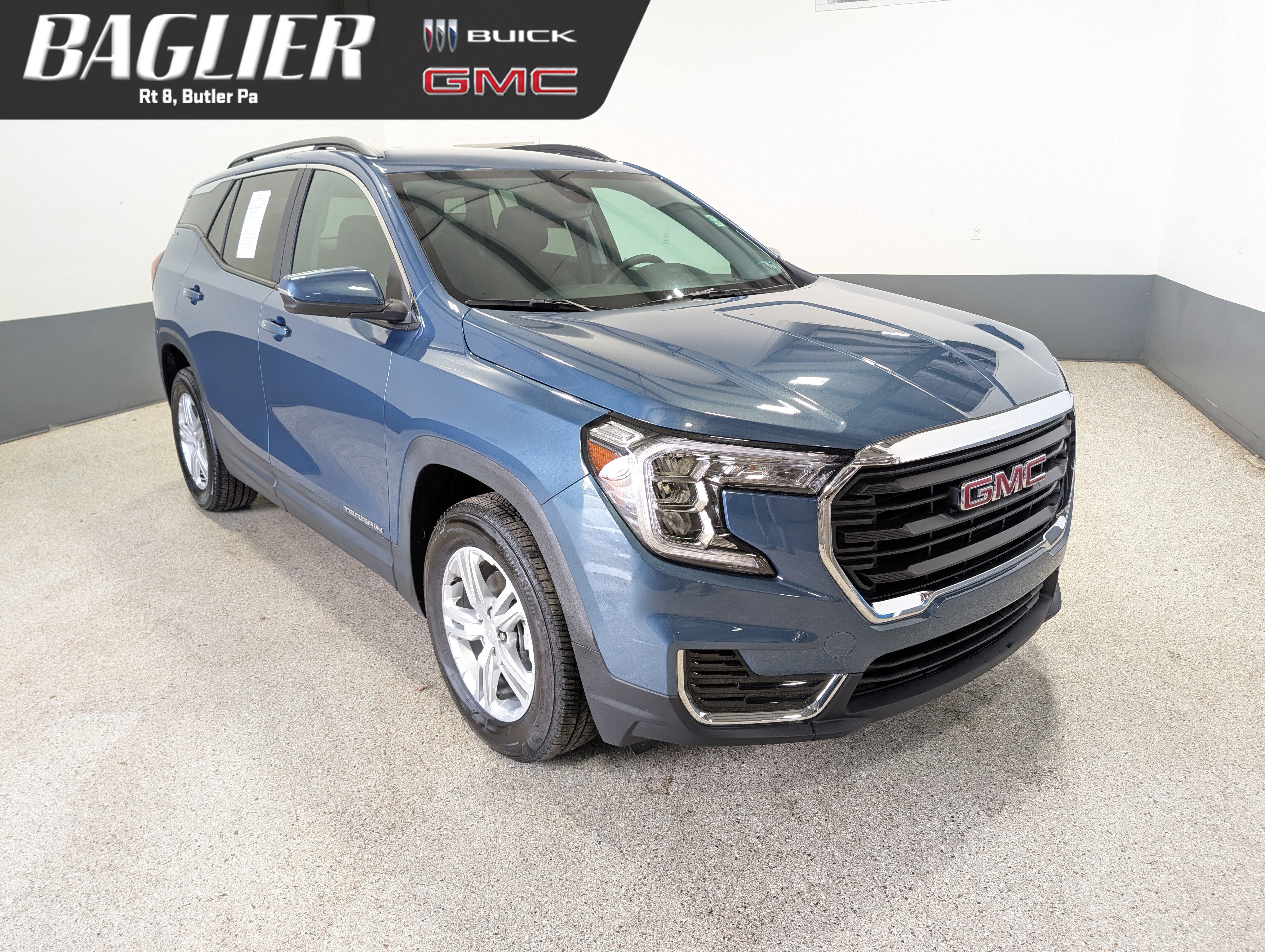 Used 2024 GMC Terrain SLE w/ Driver Convenience Package AWD/4WD image 1