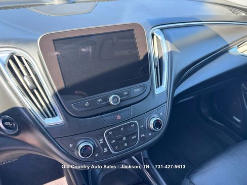 Used 2018 Chevrolet Malibu Premier w/ Driver Confidence Package FWD image 20