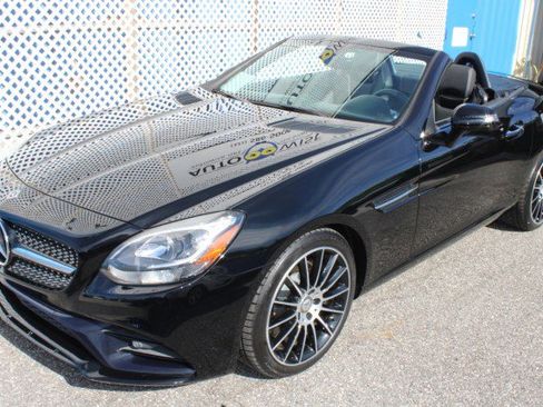Used 2019 Mercedes-Benz SLC 300 image 3