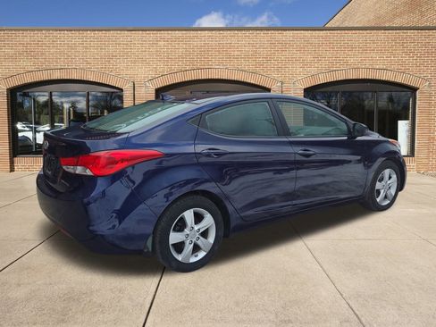 Used 2013 Hyundai Elantra GLS w/ Preferred Pkg image 3