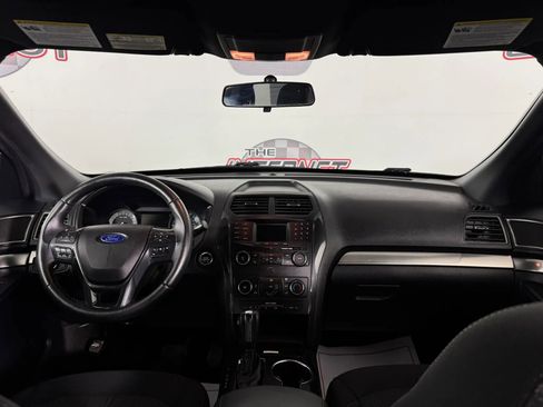 Used 2018 Ford Explorer XLT AWD/4WD image 11