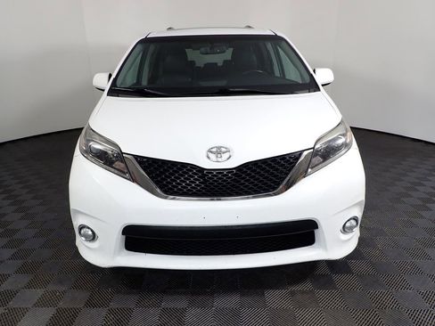 Used 2017 Toyota Sienna SE FWD image 10