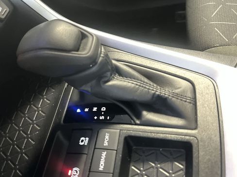 Used 2025 Toyota RAV4 XLE FWD image 21