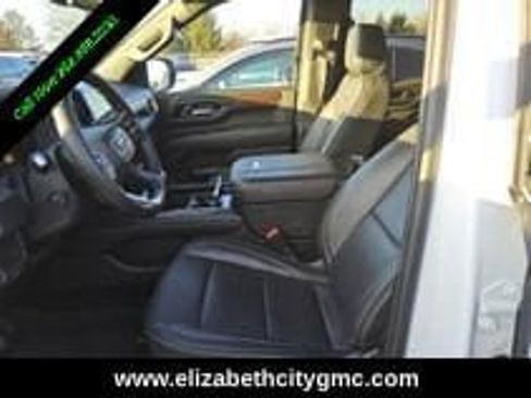Used 2025 GMC Yukon XL Denali image 4