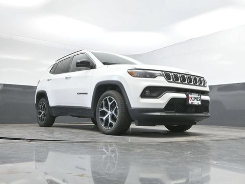 Used 2024 Jeep Compass Latitude AWD/4WD image 44