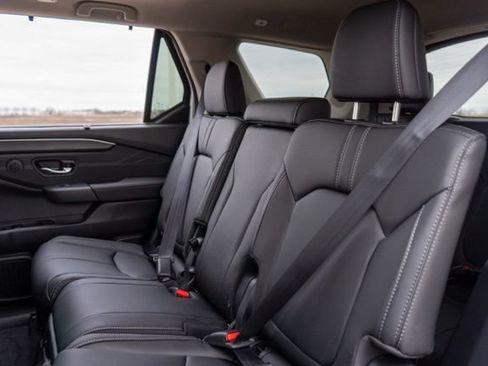 Used 2025 Honda Pilot Touring image 15