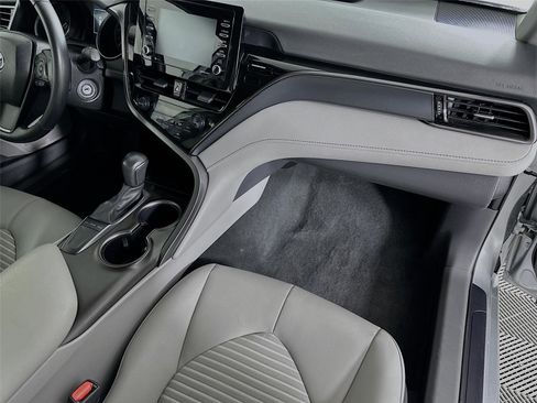 Used 2024 Toyota Camry SE image 26