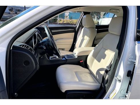 Used 2021 Chrysler 300 Touring L image 24