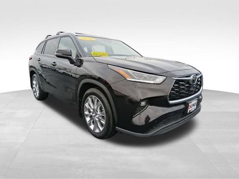 Used 2021 Toyota Highlander Limited image 4