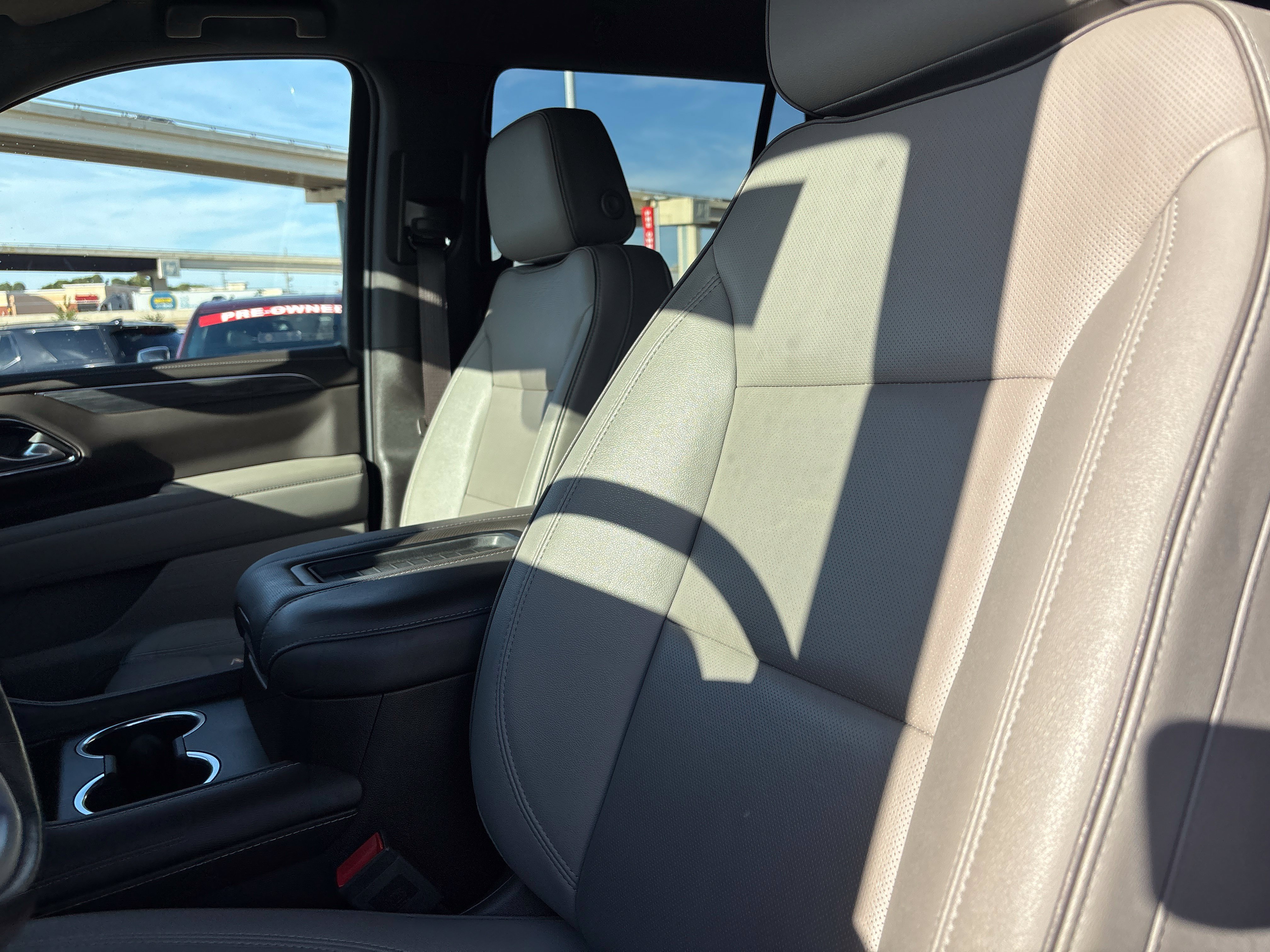 Used 2022 GMC Yukon SLT w/ SLT Luxury Package AWD/4WD image 43