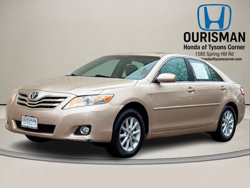 Used 2010 Toyota Camry XLE image 2