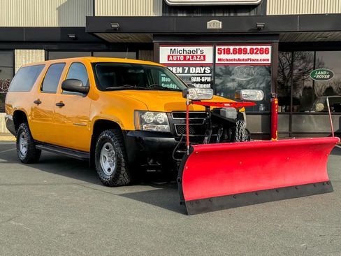 Used 2011 Chevrolet Suburban 2500 image 1
