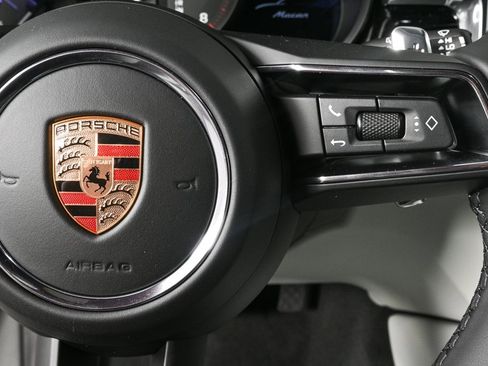 Certified 2025 Porsche Macan image 10