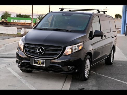 Used 2018 Mercedes-Benz Metris Passenger image 1