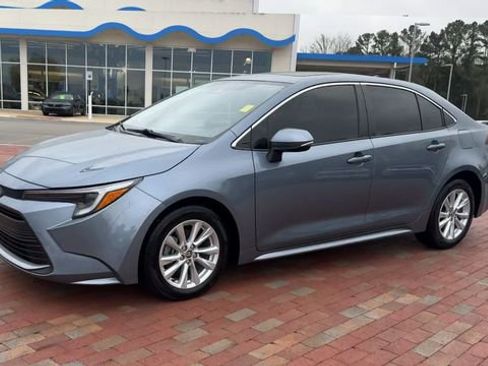 Used 2023 Toyota Corolla XLE image 7