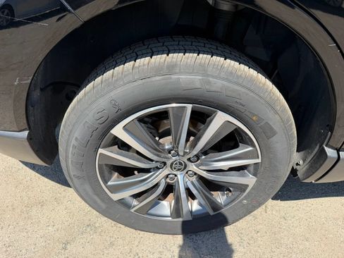 Used 2021 Toyota Venza LE AWD/4WD image 31