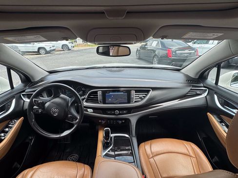Used 2019 Buick Enclave Essence FWD image 12