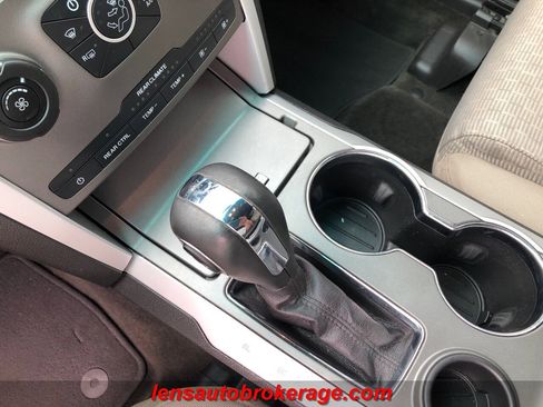 Used 2015 Ford Explorer XLT image 15