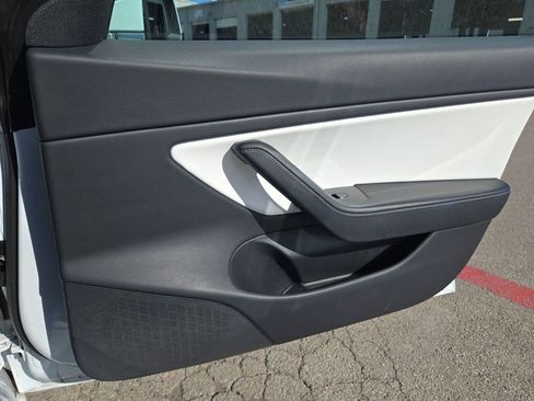 Used 2018 Tesla Model 3 Mid Range image 30