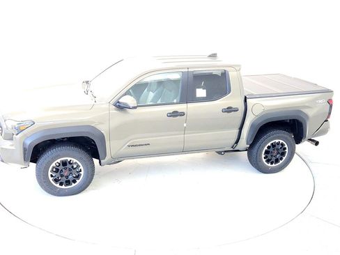 Used 2025 Toyota Tacoma TRD Off-Road image 15