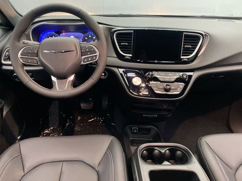 New 2026 Chrysler Voyager LX image 14