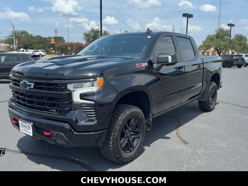 Used 2024 Chevrolet Silverado 1500 LT Trail Boss w/ LT Trail Boss Premium Package AWD/4WD image 4